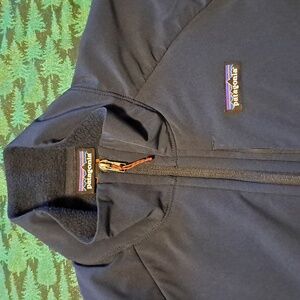 Patagonia Men's Dark Blue Performance Jacket Size Large.Has  Logo Left Arm UP